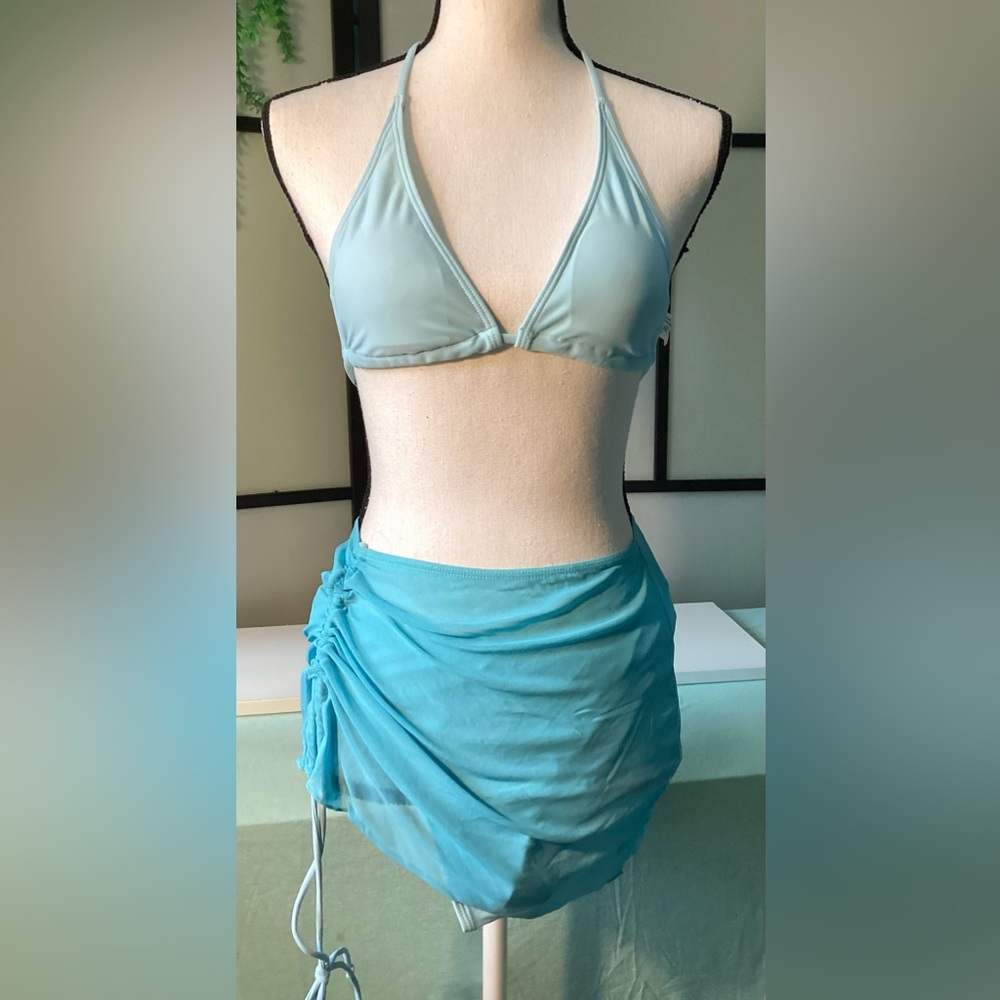 NEW 3 pieces swimsuit. Size M